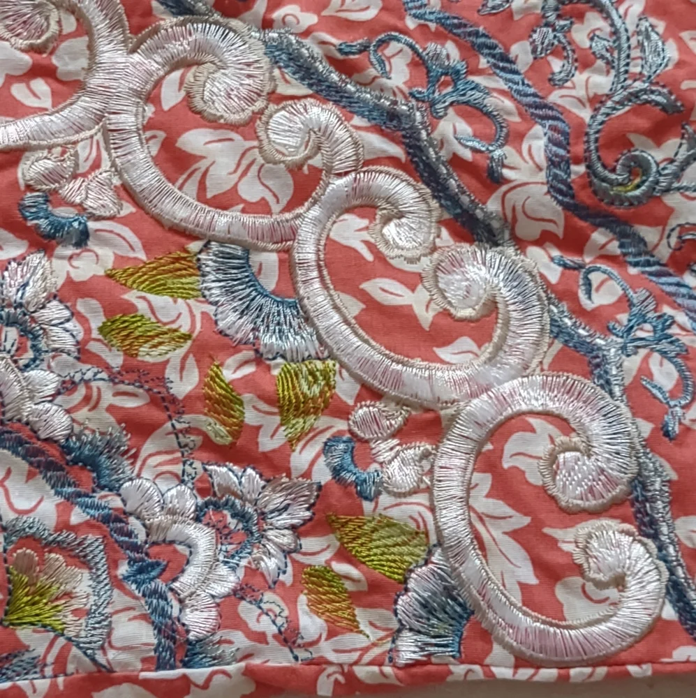 2 Items Jessica Simpson medallion comforter 1 embroidered sham coral floral